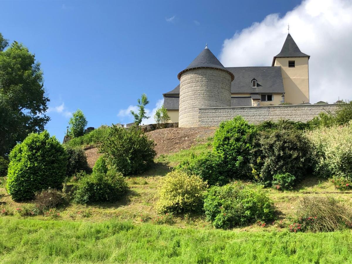 Chateau Porthos Tranquillite Des Pyrenees former Sunan airport Exterior foto