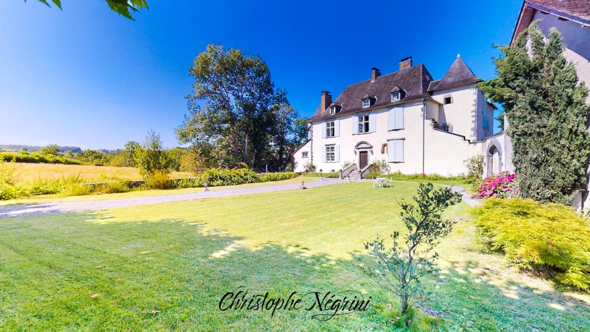 Chateau Porthos Tranquillite Des Pyrenees former Sunan airport Exterior foto